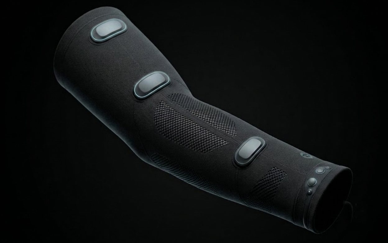 The Betta sleeve in Stealth: charcoal knit with three low-profile pods and a studded cuff